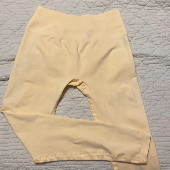 Alphalete Yellow Leggings - Picture 4 of 9